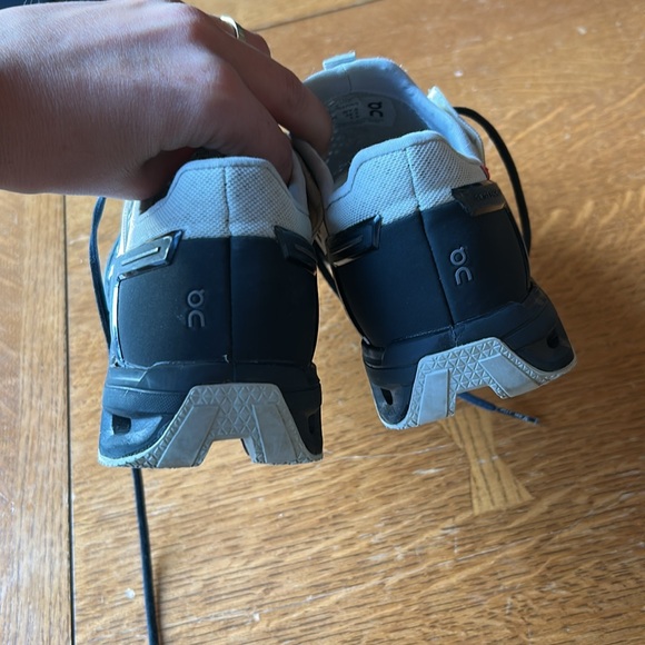 On clouds - Picture 3 of 6